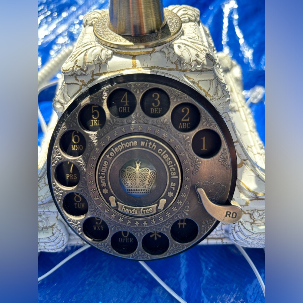Antique working phone